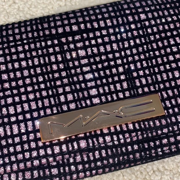 MAC Cosmetics Brush Bag - Picture 3 of 7